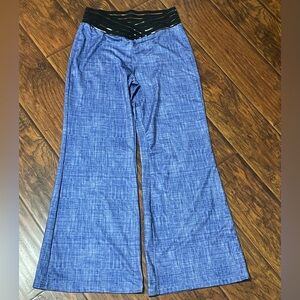 High-Waist Blue Yoga Pants with Black Strappy Waistband